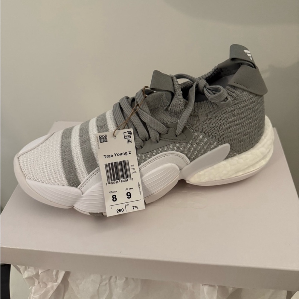 Trae Young Adidas Size 8 Men’s Sneakers NWT Grey and White